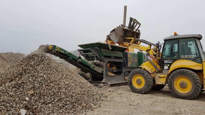CK6_11-drceni betonu-zavazeni traktorbabrem.jpg
